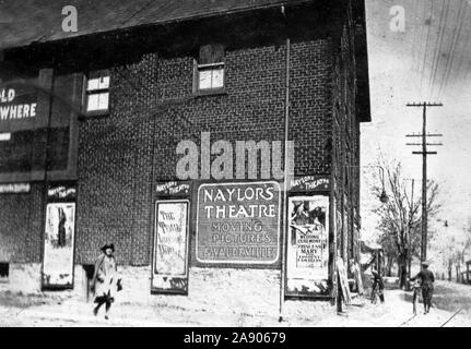 There are advertisements on the side of the building for a showing of the wedding ceremony of Princess Mary and Viscount Lascelles (which took place in February 1922) and for the move The Trail of the Lonesome Pine (1923) Stock Photo