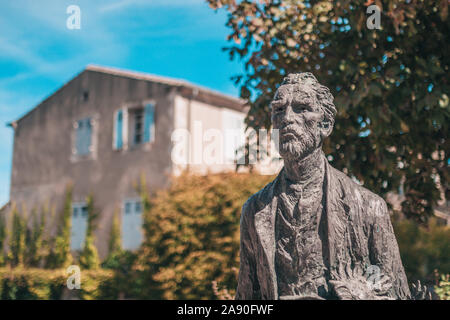 Saint-Remy-de-Provence, France, September 24, 2018: Statue of Vincent Van Gogh on the background of a psychiatric hospital Stock Photo