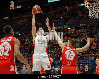 Milano, Italy. 11th Nov, 2019. brandt of pistoia hampered by tarchewski dellÃ¢â‚¬â„¢ax armani milanoduring AX Armani Exchange Olimpia Milano vs OriOra Pistoia, Italian Basketball A Serie Championship in Milano, Italy, November 11 2019 - LPS/Savino Paolella Credit: Savino Paolella/LPS/ZUMA Wire/Alamy Live News Stock Photo