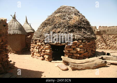 Dogon country : village of Pelou (plateau) Stock Photo