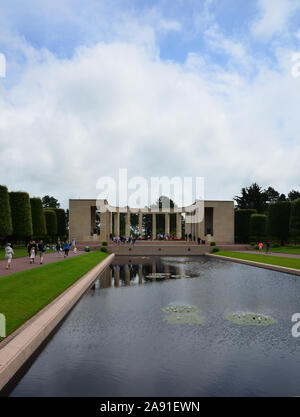 Memorial and reflecting pool, American Cemetery, Colleville-Sur-Mer Stock Photo