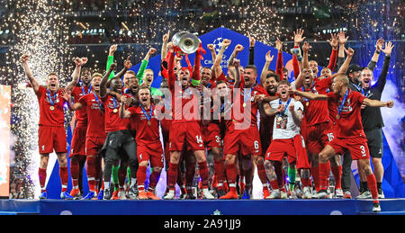 Liverpool's Jordan Henderson lifts the trophy with his team-mates after winning the UEFA Champions League Final at the Wanda Metropolitano, Madrid. Stock Photo