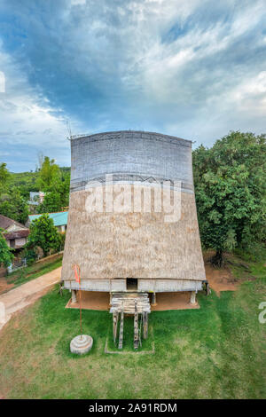 Kon K'ri or Kon Jodri traditional house in Kon Tum, Vietnam Stock Photo