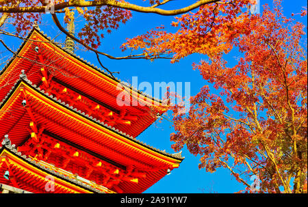 View of the Kiyomizu-dera Temple on a sunny day in autumn in Kyoto, Japan. Stock Photo