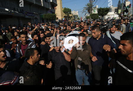 Palestinian mourners carry the body of Islamic Jihad militant Atteya ...