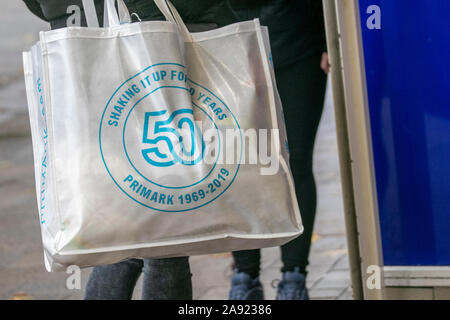 A Primark green recycled carrier bag Stock Photo: 64085865 - Alamy