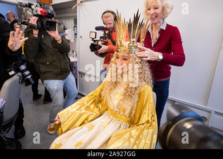 Nuremberg, Germany. 12th Nov, 2019. Benigna Munsi (v), the new Nuremberg Christkind, gets the wig put on by Helke Hadlich, head make-up artist at the Staatstheater Nürnberg, during the official costume rehearsal in the mask. The 17-year-old was chosen as the Christ Child for the next two years and will traditionally open the Nuremberg Christkindlesmarkt on 29 November. Credit: Daniel Karmann/dpa/Alamy Live News Stock Photo