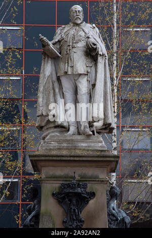 King Edward VII Memorial statue, Centenary Square, Birmingham, England, UK Stock Photo