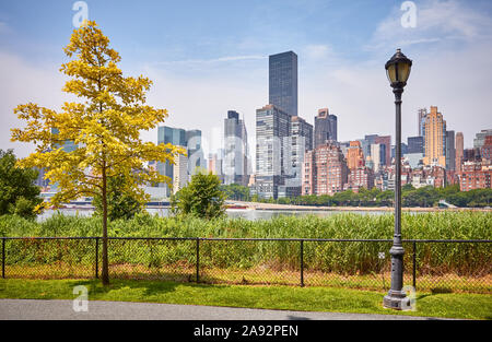 Manhattan seen from Roosevelt Island, New York City, USA. Stock Photo