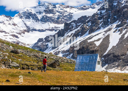 Thayer Hut, located in a remote area of the eastern Alaska Range beside Castner Glacier, has provided shelter for mountaineers and others since it ... Stock Photo