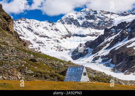 Thayer Hut, located in a remote area of the eastern Alaska Range beside Castner Glacier, has provided shelter for mountaineers and others since it ... Stock Photo