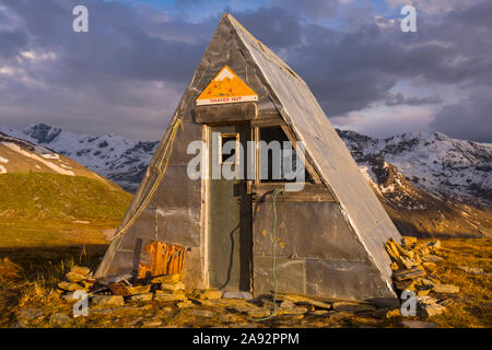 Thayer Hut, located in a remote area of the eastern Alaska Range beside Castner Glacier, has provided shelter for mountaineers and others since it ... Stock Photo