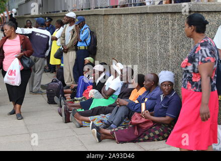 Harare, Zimbabwe. 12th Nov, 2019. People wait in a queue to withdraw the new bank notes at a bank in Harare, Zimbabwe, Nov. 12, 2019. Zimbabwean banks on Tuesday started to dispense new bank notes and coins issued by the Reserve Bank of Zimbabwe (RBZ) to ease current cash shortages. Credit: Shaun Jusa/Xinhua/Alamy Live News Stock Photo