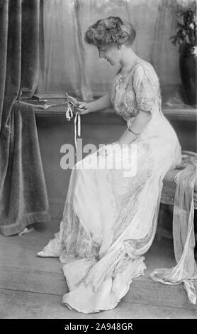 Margaret Woodrow Wilson (1886-1944) Eldest Daughter of U.S. President Woodrow Wilson and Ellen Axson Wilson, Full-Length Portrait, Photograph by Davis & Sanford, NY, between 1910 and 1913 Stock Photo