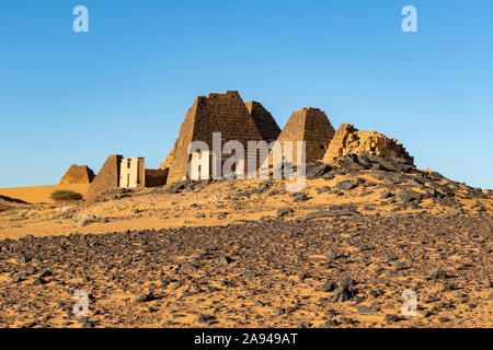 Pyramids in the Northern Cemetery at Begarawiyah, containing 41 royal pyramids of the monarchs who ruled the Kingdom of Kush between 250 BCE and 32... Stock Photo