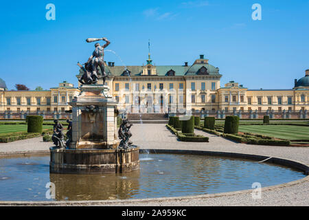 Drottningholm Palace, view in summer of Drottningholm Palace with the Baroque garden and Hercules Fountain in the foreground, Lovön island, Sweden. Stock Photo