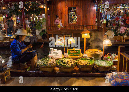 IconSiam shopping mall food court, Khlong San District, Thonburi, Bangkok,  Thailand Stock Photo - Alamy