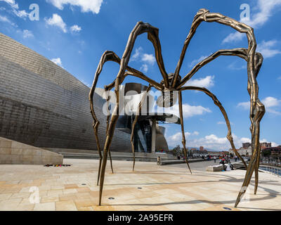 Maman spider sculpture by artist Louise Bourgeois outside the Guggenheim Museum, Nervión River, Bilbao, Basque Country, Spain Stock Photo