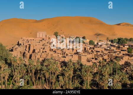 Overlook over the oasis of Taghit with sand dunes, western Algeria, Algeria Stock Photo