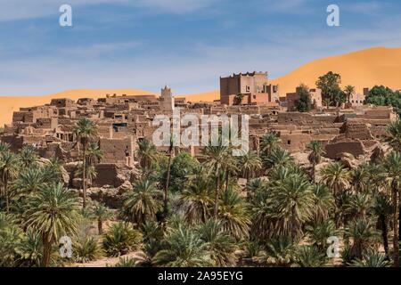 Overlook over the oasis of Taghit with sand dunes, western Algeria, Algeria Stock Photo