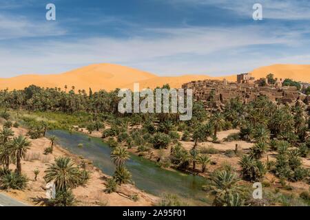 Overlook over the oasis of Taghit with sand dunes, western Algeria, Algeria Stock Photo