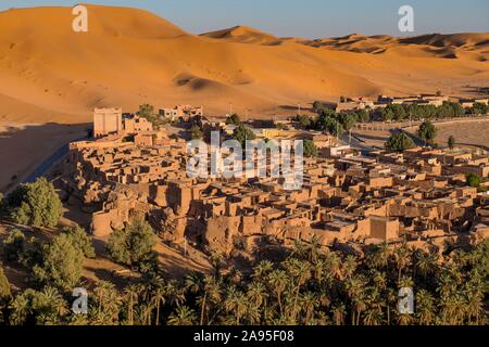 Overlook over the oasis of Taghit with sand dunes, western Algeria, Algeria Stock Photo