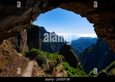 Stone arch on the hiking trail from Pousada do Arieiro to Pico Ruivo, Parque Natural da Madeira, Madeira, Portugal Stock Photo