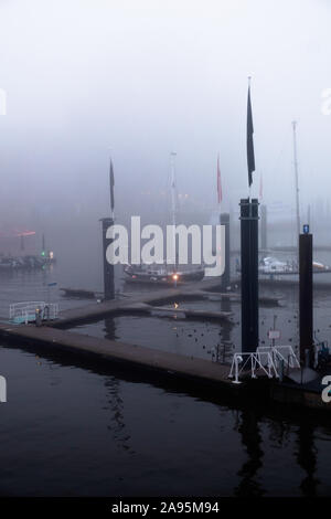 Hamburg, Hafen bei Nacht Stock Photo