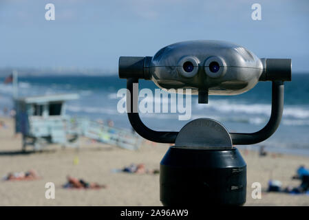 Viewing machine on the Santa Monica Pier facing the beach with lifeguard post, Santa Monica, California, USA Stock Photo