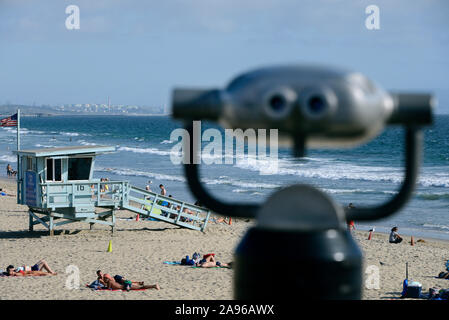 Viewing machine on the Santa Monica Pier facing the beach with lifeguard post, Santa Monica, California, USA Stock Photo