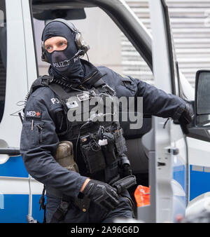 Frankfurt, Germany. 13th Nov 2019. Masked officers of a special police unit bring a man suspected of terrorism to the court for a demonstration. The German of Macedonian origin is said to have planned an attack in the Rhine-Main region together with two others. Photo: Boris Roessler/dpa Credit: dpa picture alliance/Alamy Live News Stock Photo