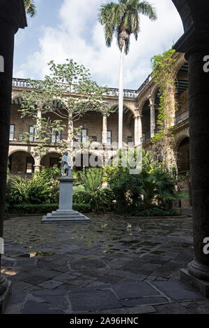 In the courtyard, is a statue of Christopher Columbus who discovered Cuba in 1519. It is at the Palacio de los Capitanes Generales (Havana’s history m Stock Photo