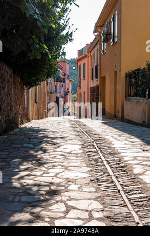 Quiet street in Collioure, Rue de Soleil Stock Photo