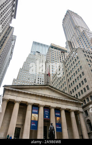 A vertical shot of the New York City Statue of Liberty Stock Photo - Alamy