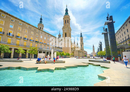 View of Our Lady of Pillar Cathedral on Plaza del Pilar with fountain in city center. Zaragoza, Spain Stock Photo