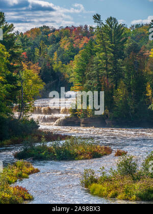 Lower Falls, Tahquamenon Falls State Park, west of Paradise, Upper Peninsula, Michigan. Stock Photo