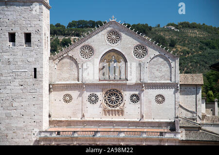 Romanesque Cattedrale di Santa Maria Assunta (Cathedral of Assumption of the Blessed Virgin Mary) in historic centre of Spoleto, Umbria, Italy. August Stock Photo