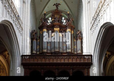 Schyven organ, organ in the Cathedral of Our Lady, Onze-Lieve-Vrouwekathedraal, Old Town of Antwerp, Flanders, Belgium Stock Photo