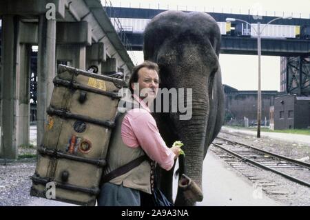 BILL MURRAY in LARGER THAN LIFE (1996), directed by HOWARD FRANKLIN. Credit: UNITED ARTISTS / Album Stock Photo