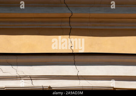 A large crack in a wall Photographed at Sankt Urlichs church, Vienna Stock Photo