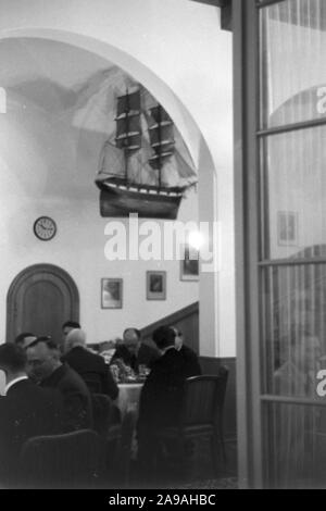 A meeting in the Harnack-Haus in Berlin-Dahlem, Germany 1930s. Stock Photo