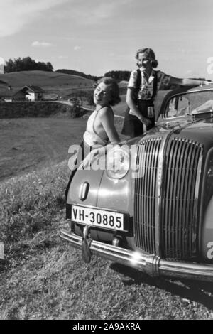 A trip with the Opel Admiral, Germany 1930s. Stock Photo