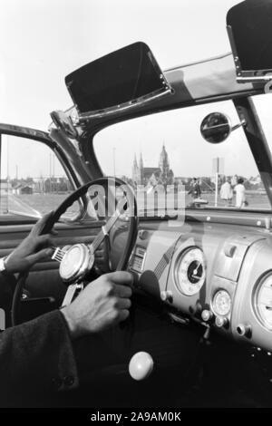 A trip with the Opel Admiral, Germany 1930s. Stock Photo