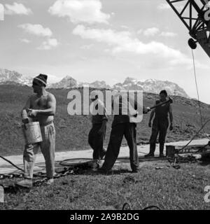 Daily work in a construction area, Germany 1950s. Stock Photo