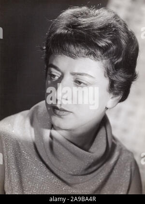 Inge Wolffberg, deutsche Schauspielerin, Kabarettistin und Synchronsprecherin, Deutschland 1950er Jahre. German actress, cabaret artist and dubbing actress Inge Wolffberg, Germany 1950s. Stock Photo