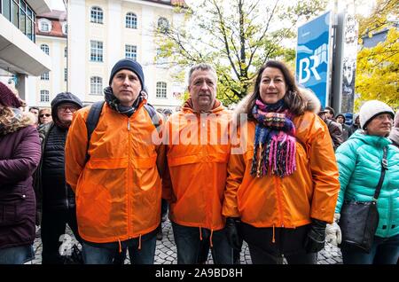 Munich, Bavaria, Germany. 14th Nov, 2019. ANDREA ROTH and MICHAEL BUSCH of the Bayerischer Journalisten Verband (Bavarian Journalist Union). Demanding a raise of 7, 8% over 33 months, along with increases of payments, licenses, and other payouts, the Bavarian Journalist Union (Bayerischer Journalisten Verband) called for another 48-hour strike against the Bayerischer Rundfunk media house in Munich. Credit: ZUMA Press, Inc./Alamy Live News Stock Photo
