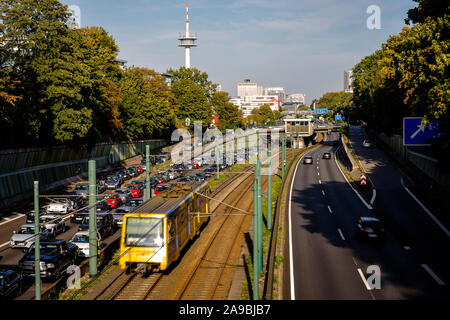 15.09.2019, Essen, North Rhine-Westphalia, Germany - Accident congestion on the motorway A40, public transport, here the subway U18 has free travel, b Stock Photo