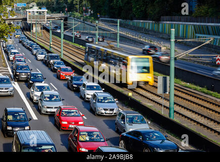 15.09.2019, Essen, North Rhine-Westphalia, Germany - Accident congestion on the A40 motorway, public transport, here a tram has free travel. 00X190915 Stock Photo