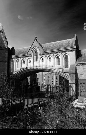 The 19th Century stone bridge from the Synod Hall (left) to Christ Church Cathedral, Dublin City, Republic of Ireland Stock Photo