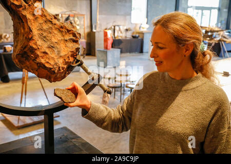 Stane Street, Billingshurst. 14th November 2019. A set of very rare artefacts for sale at Summer's Place Auctions in Billingshurst, West Sussex, as part of their ‘Evolution' collection. Lindsay Hoadley of Summer's Place Auctions Ltd poses with a massive Gibeon meteorite piece from Namibia which is expected to fetch between £18000 and £25000 at auction. Credit: james jagger/Alamy Live News Stock Photo